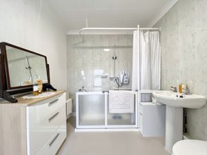 Photo 9- click for photo gallery